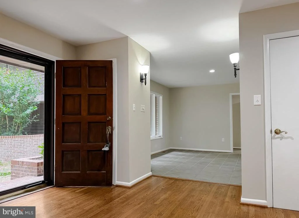 Photo of 8425 MAUSEN LANE