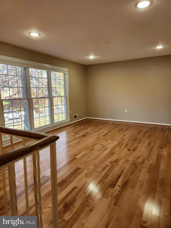 Photo of 8230 RIVERSIDE ROAD