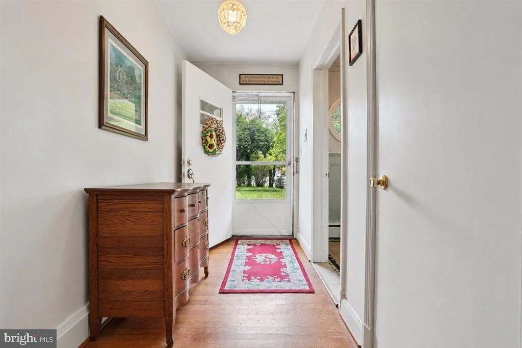Photo of 1221 DULANEY VALLEY ROAD