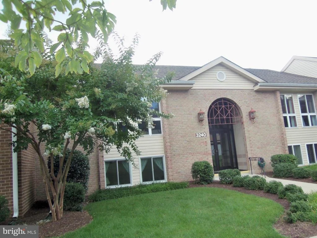 Photo of Unit 102 at 3240 GLENEAGLES DRIVE