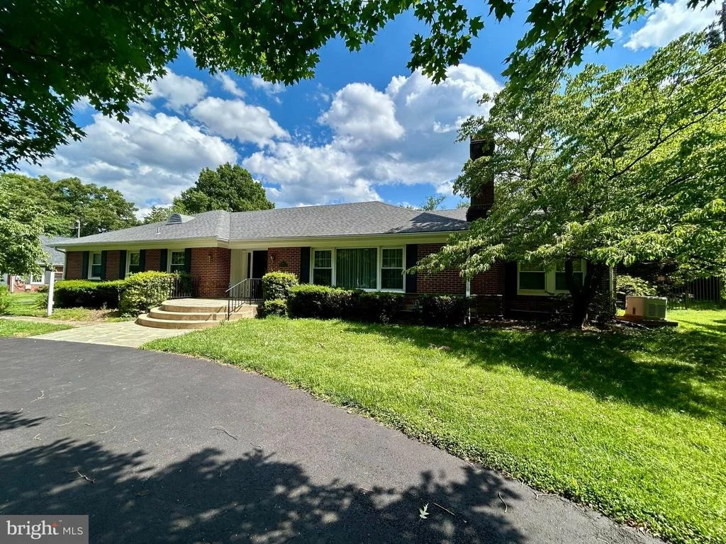 Photo of 805 ORCHARD WAY