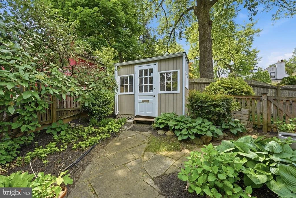 Photo of 9109 BRADFORD ROAD
