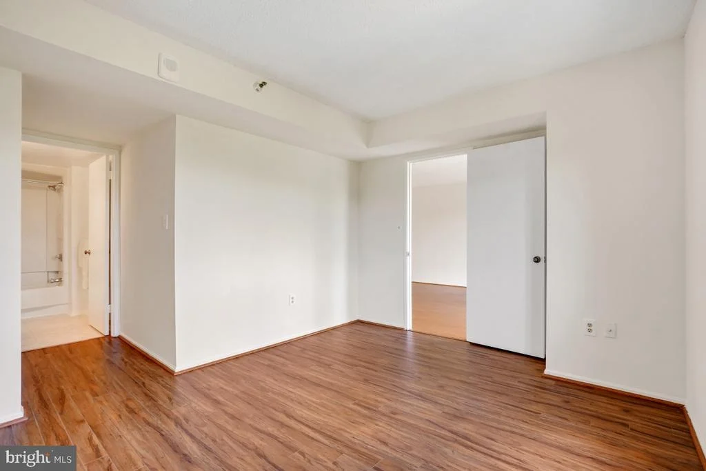 Photo of Unit 1724 at 15101 INTERLACHEN DRIVE