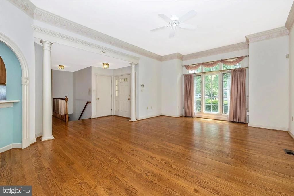 Photo of 827 DUNBROOKE COURT