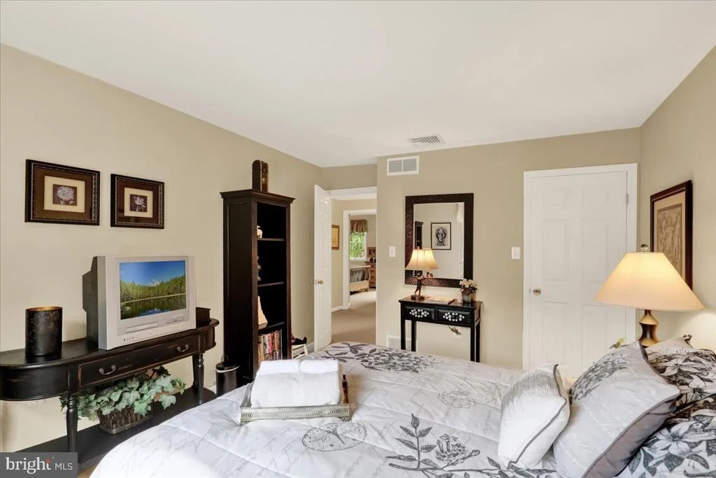 Photo of 225 LOGAN AVENUE