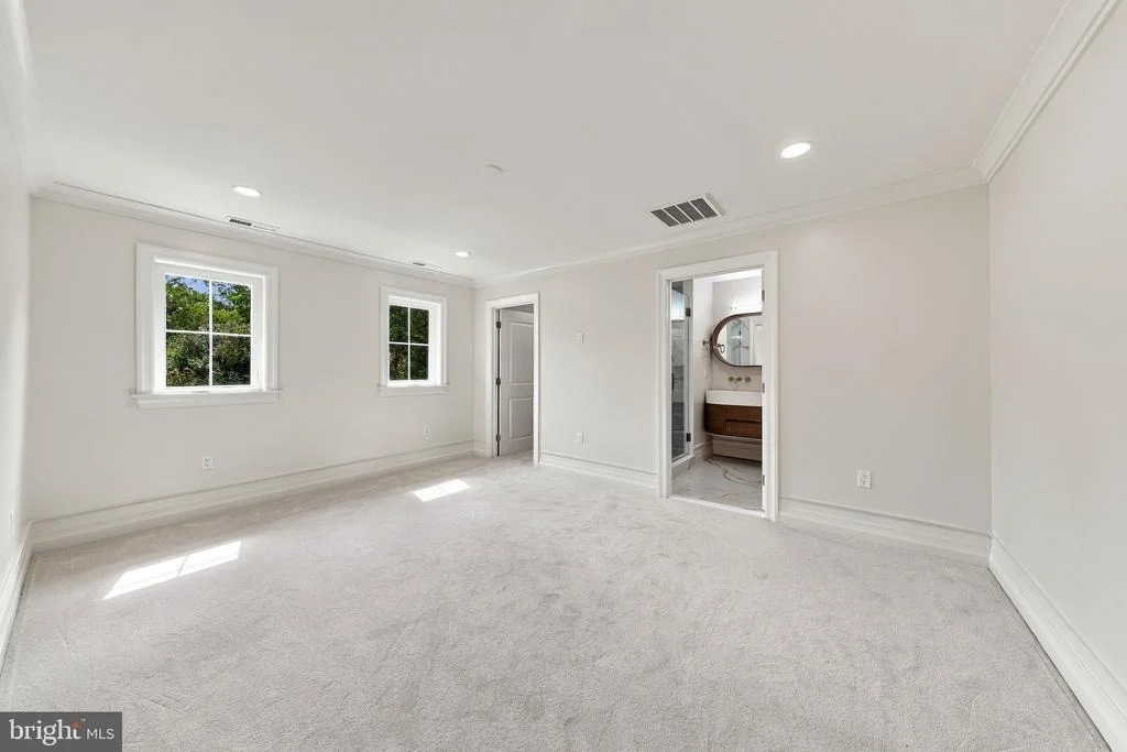 Photo of 230 E SUMMIT AVENUE
