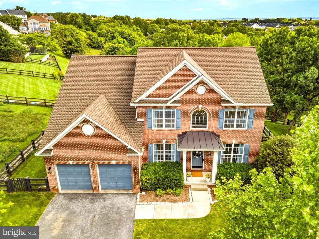 Photo of 2258 W. GREENLEAF DRIVE