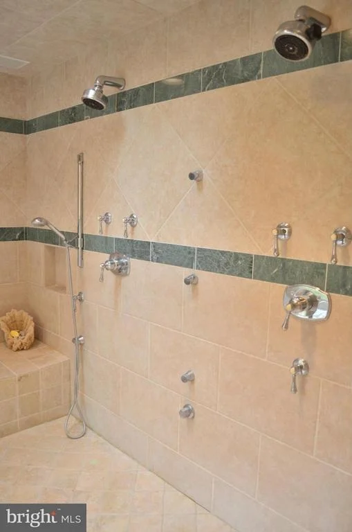 Photo of 7990 WHITTING DRIVE
