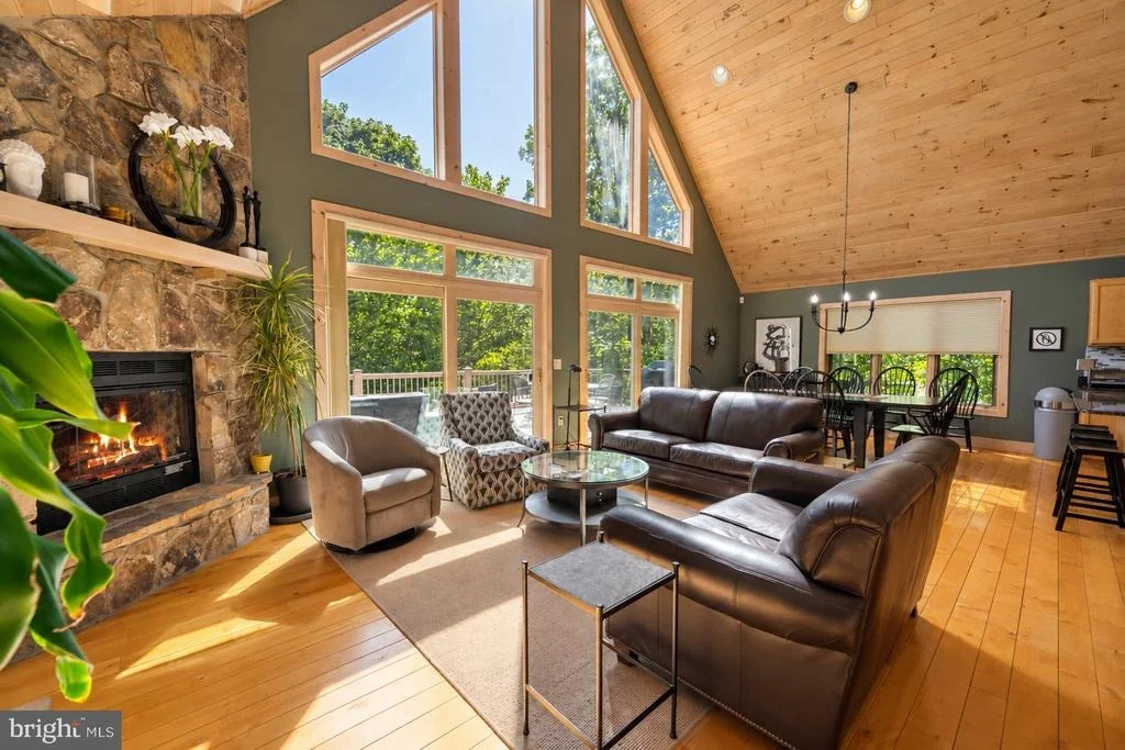 Photo of 431 MOUNTAINTOP ROAD