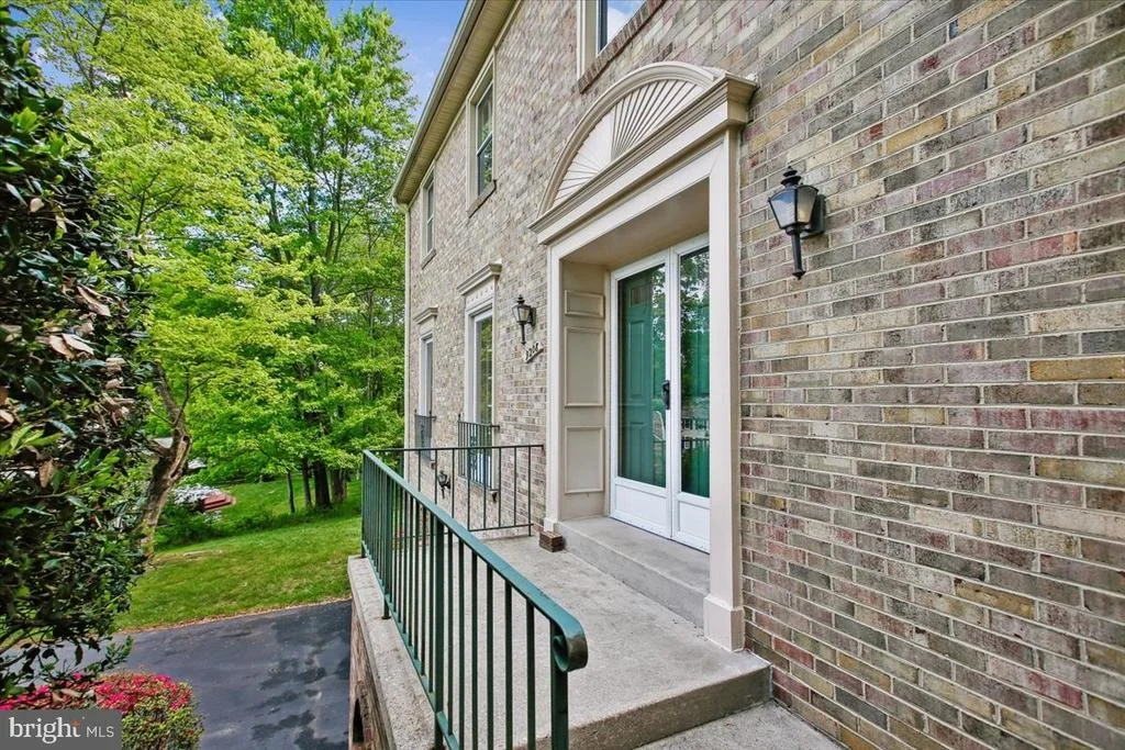 Photo of 9208 FALL RIVER LANE