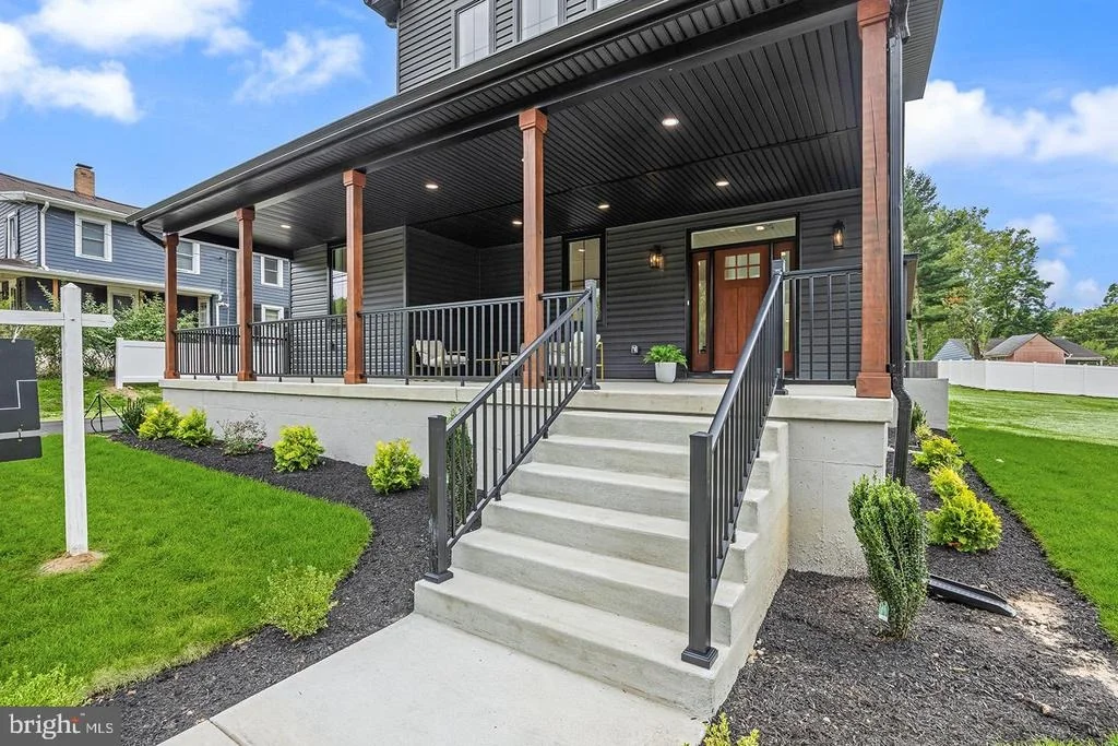 Photo of 8 CHAPEL AVE