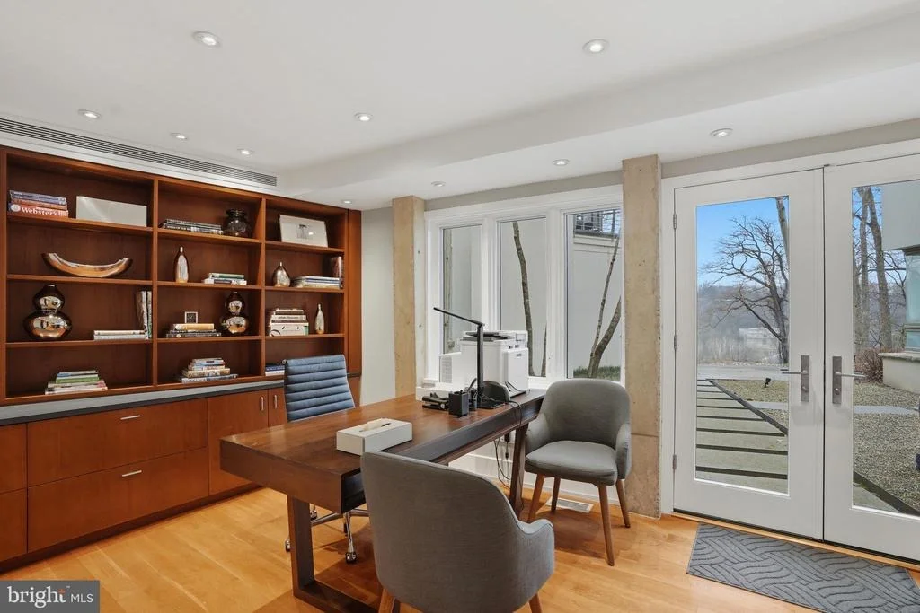 Photo of 1100 CREST LANE
