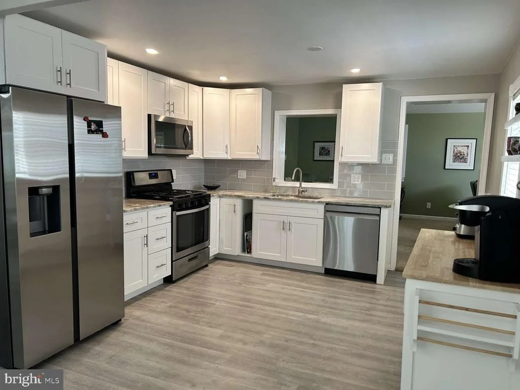 Photo of 836 SPRUCE LANE