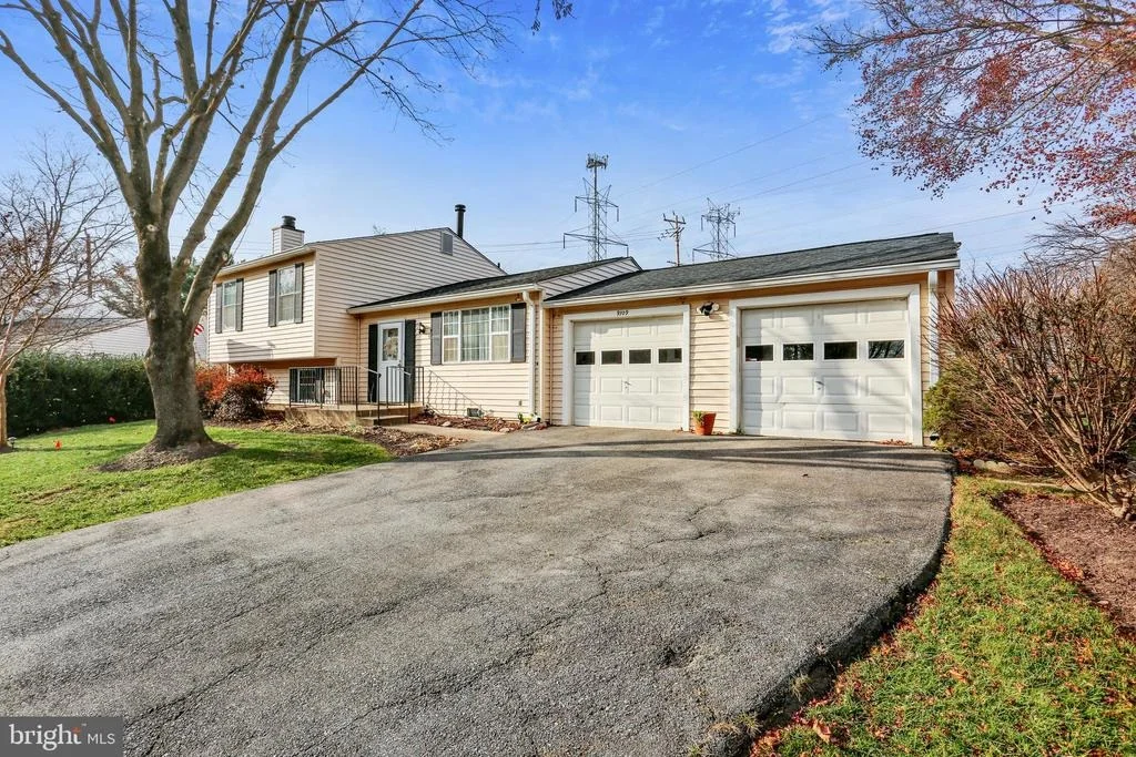 Photo of 9109 ROUNDLEAF WAY