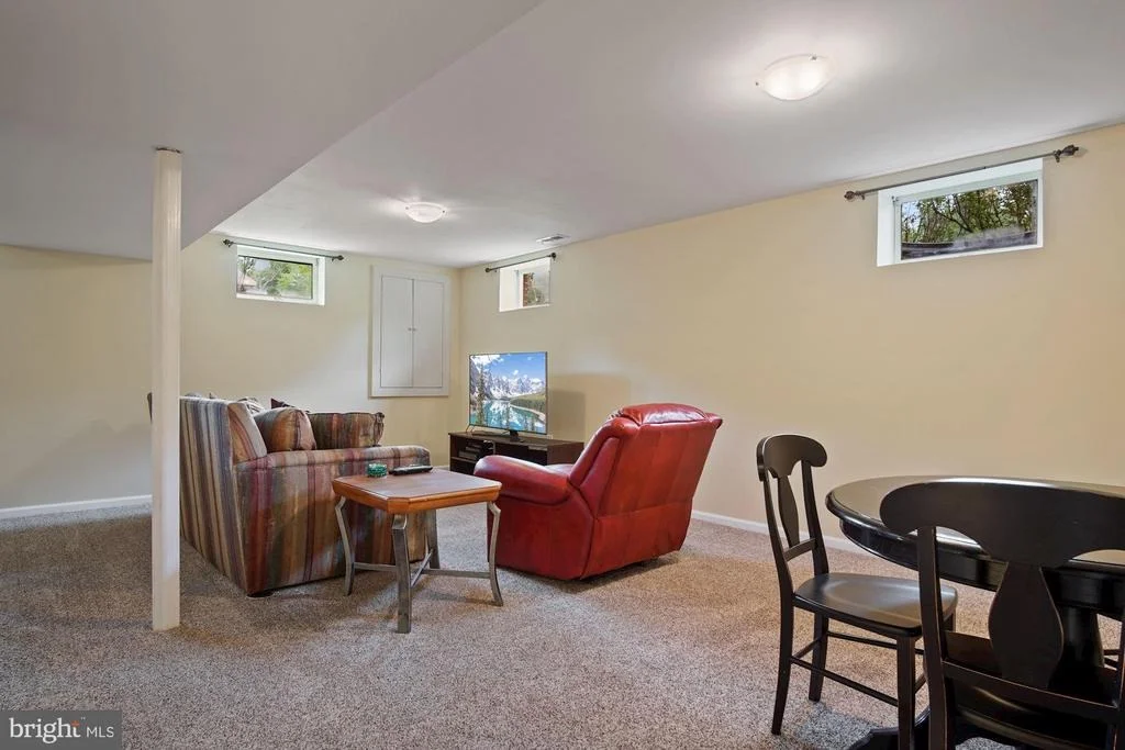 Photo of 1437 HARDING LANE