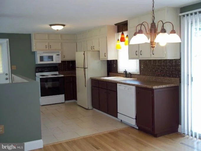 Photo of 27 E STREET E