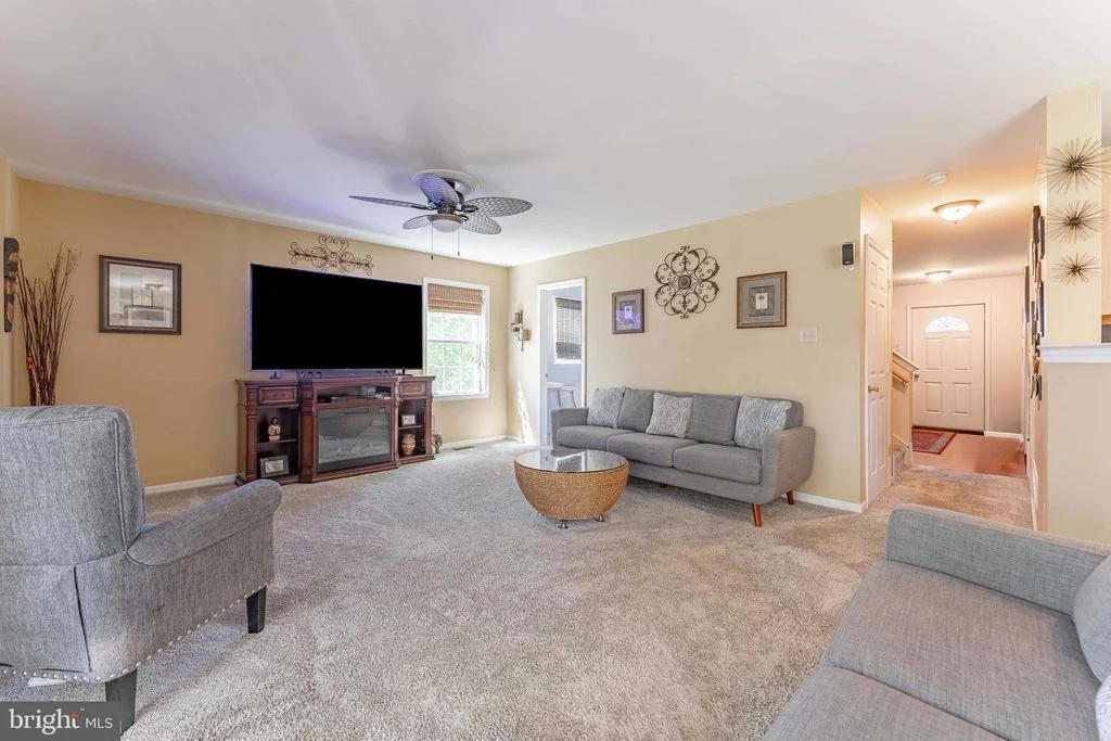 Photo of 209 W FORESTVIEW AVENUE