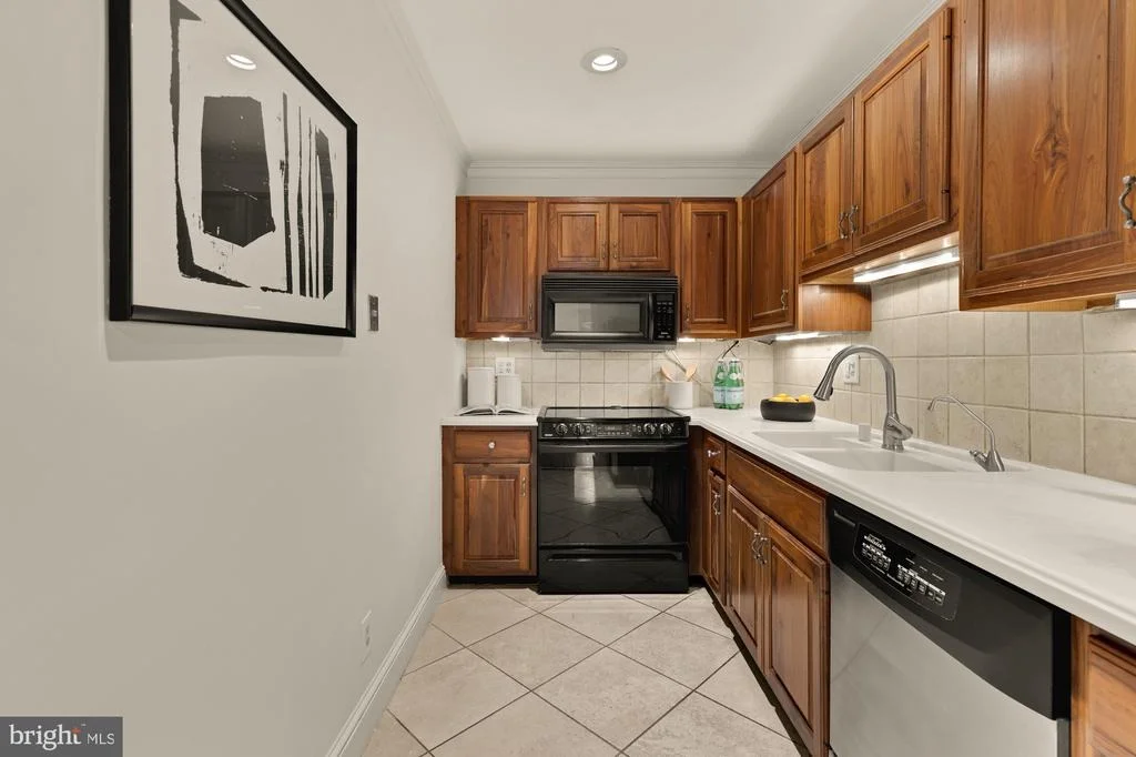 Photo of Unit 2 at 6 LOGAN CIRCLE NW