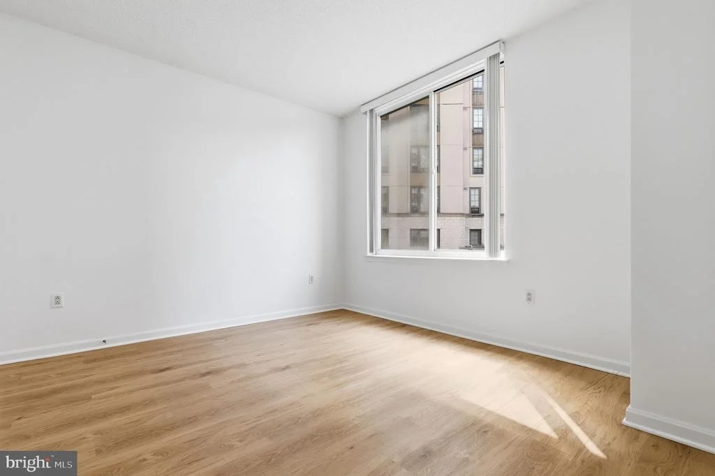 Photo of Unit 201 at 930 WAYNE AVENUE