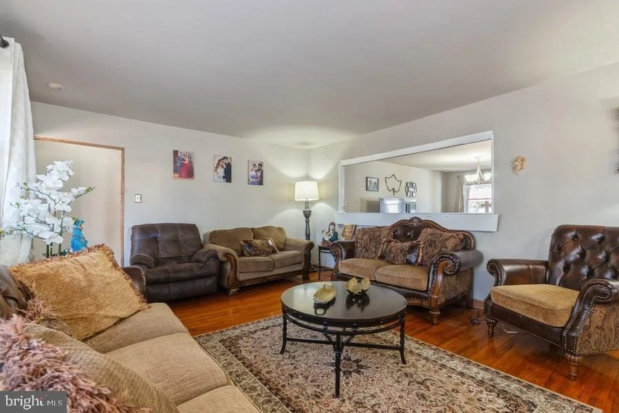 Photo of 212 3RD AVENUE W