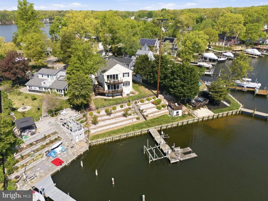 Photo of 426 RIVERSIDE DRIVE