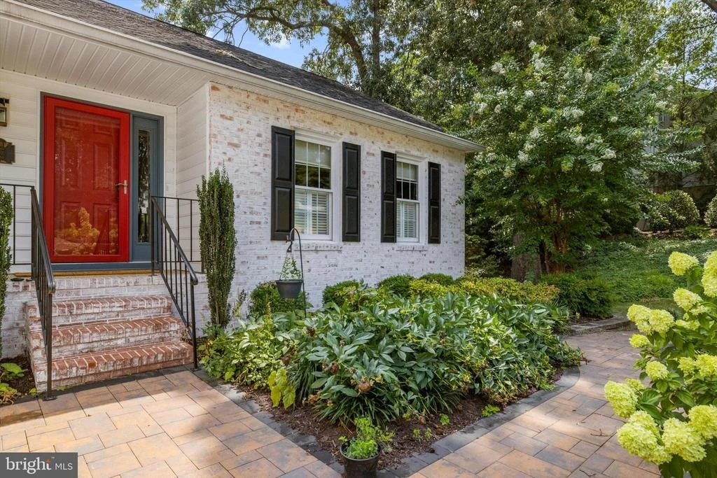 Photo of 527 BAY HILLS DRIVE