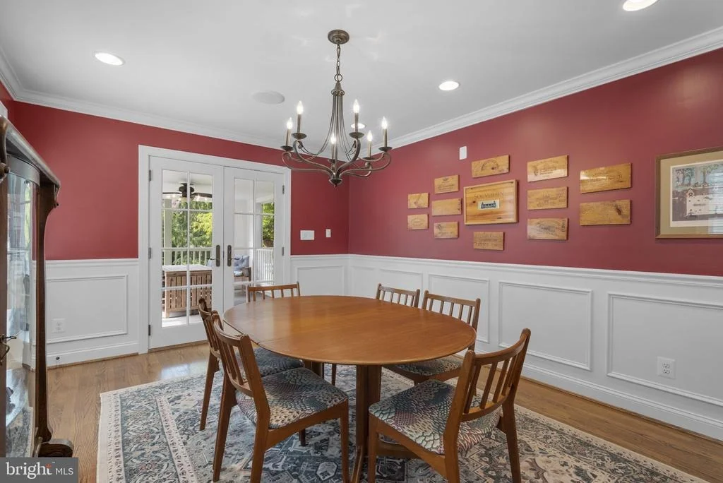Photo of 710 WOODSIDE PARKWAY