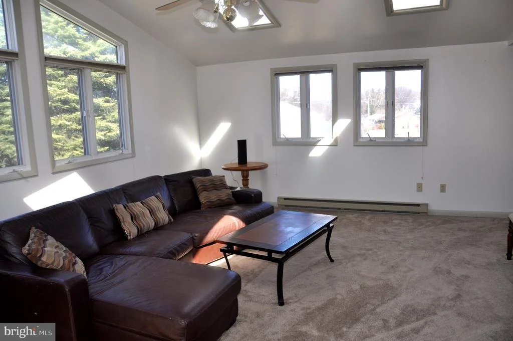 Photo of 1369 OUTER DRIVE