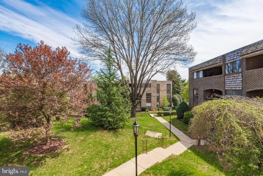 Photo of Unit 21 at 423 CHRISTOPHER AVENUE