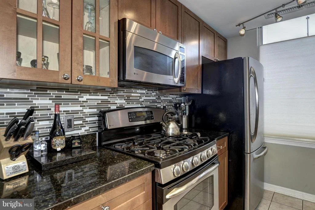 Photo of Unit 409 at 930 WAYNE AVENUE