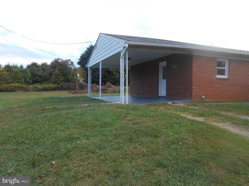 Photo of 6212 APPLETOWN ROAD