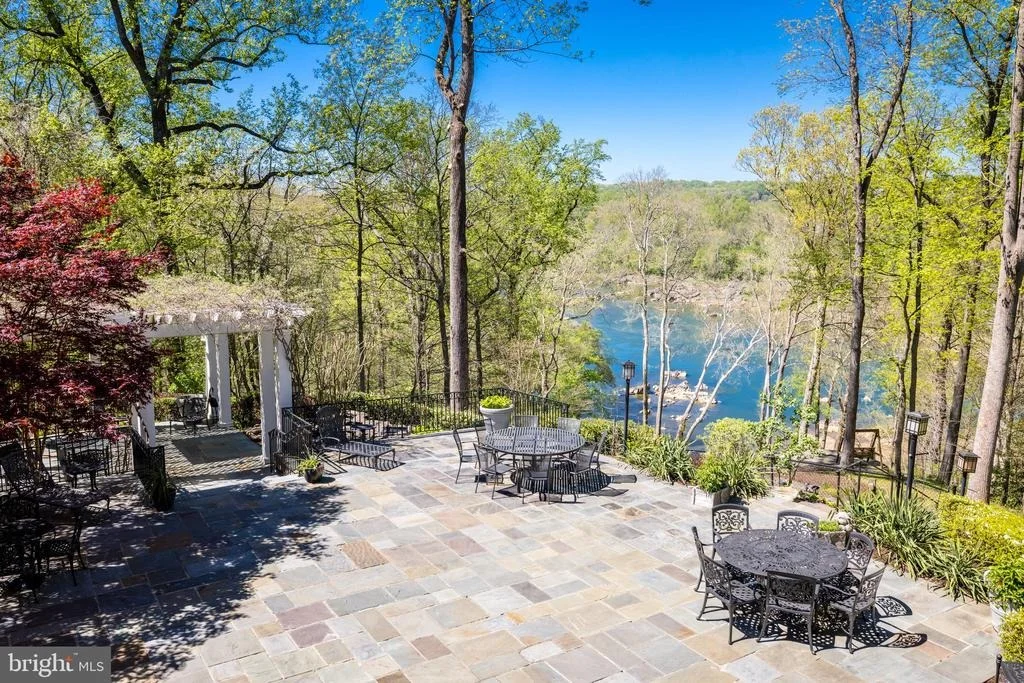 Photo of 658 LIVE OAK DRIVE