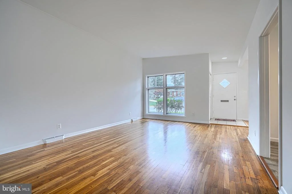 Photo of 2421 FOREST GREEN ROAD