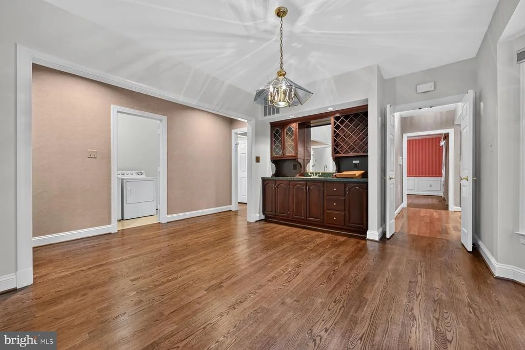 Photo of 900 MALVERN HILL DRIVE
