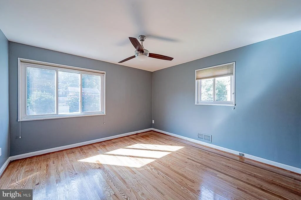 Photo of 2501 VALLEY WAY