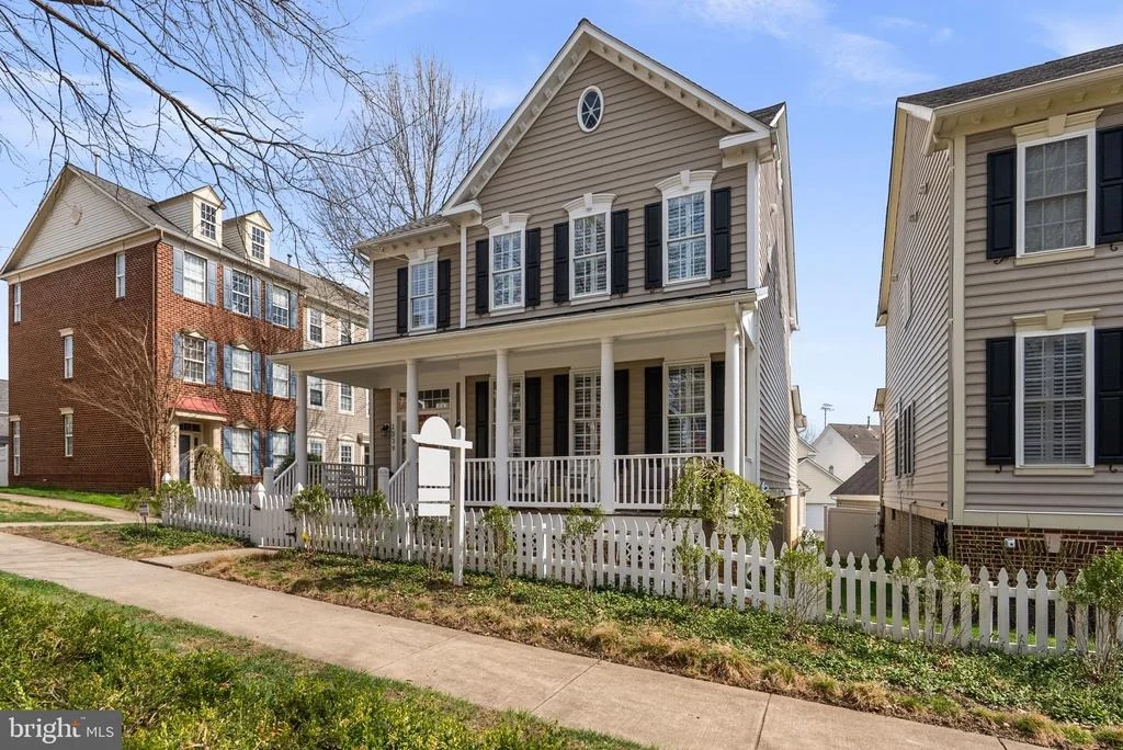 Photo of 1339 MAIN STREET