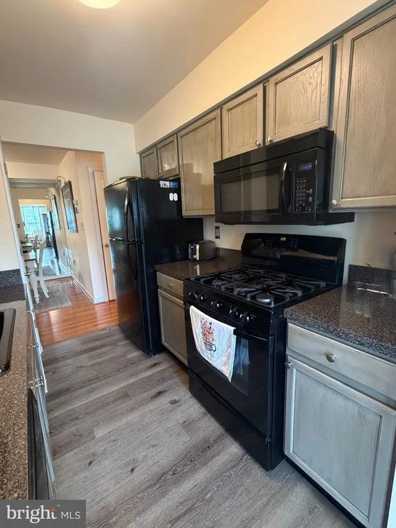 Photo of Unit 3D at 3810 NORMANDY DRIVE