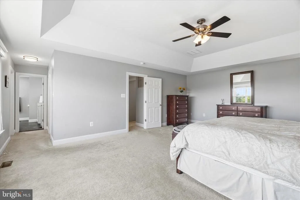 Photo of 2258 W. GREENLEAF DRIVE