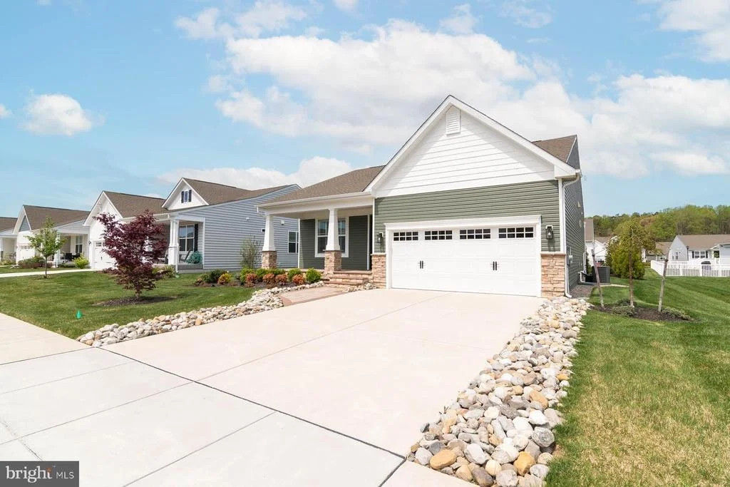 Photo of 25087 TREEVIEW LANE