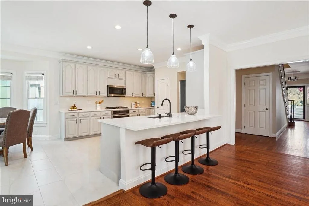 Photo of 302 TSCHIFFELY SQUARE ROAD