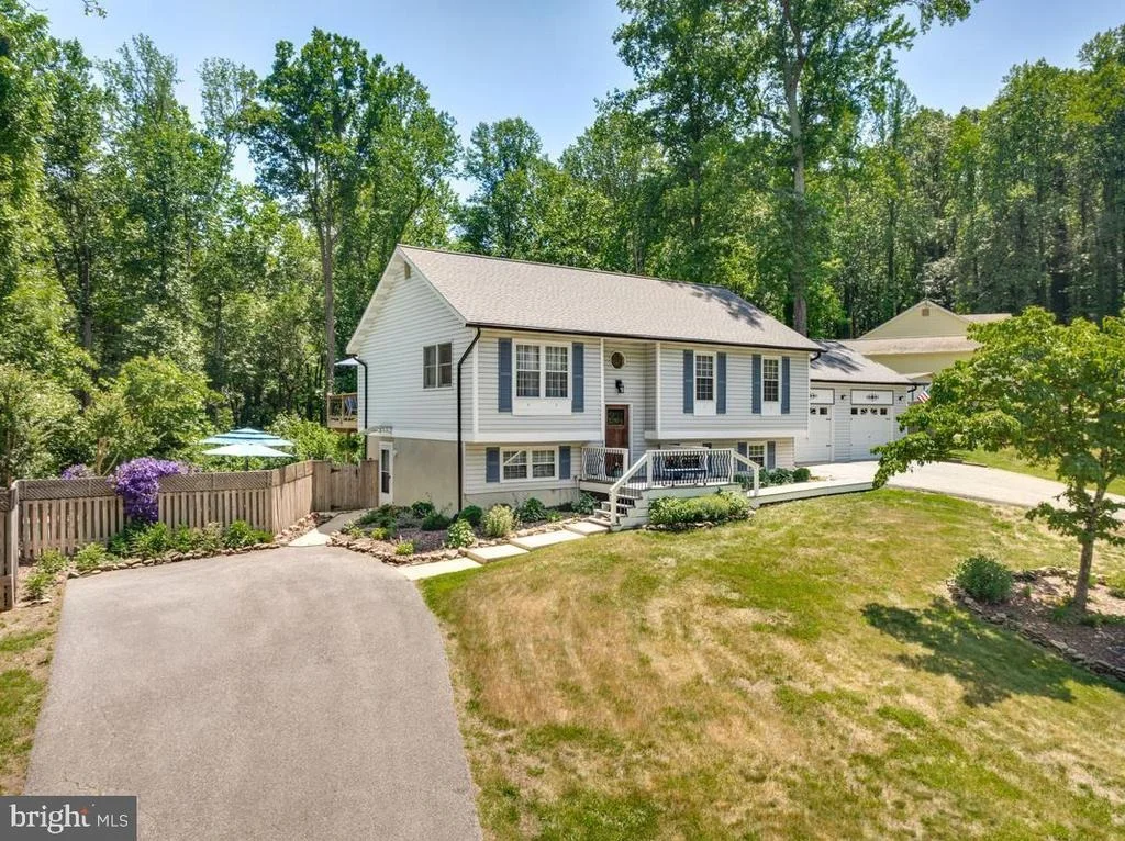 Photo of 9017 MEGAN CIRCLE