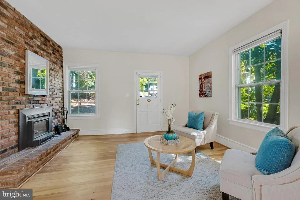 Photo of 2418 FOREST GLEN ROAD