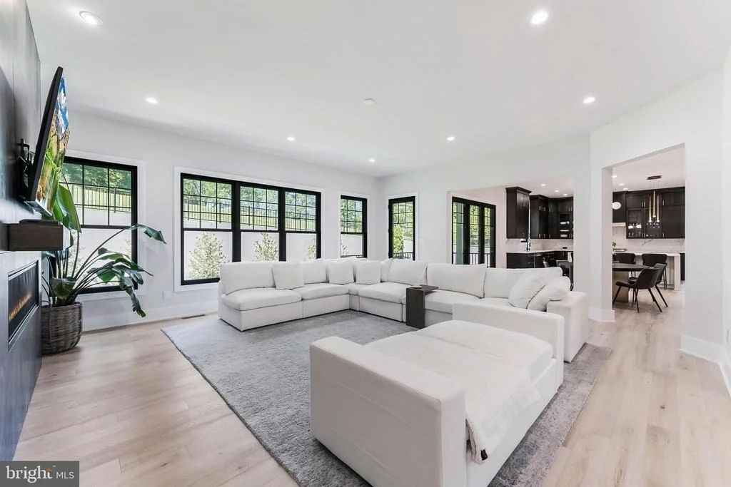 Photo of 952 WALKER ROAD
