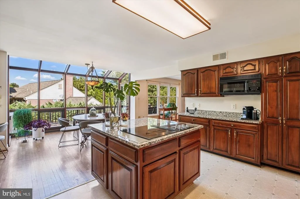 Photo of 9537 FOX HOLLOW