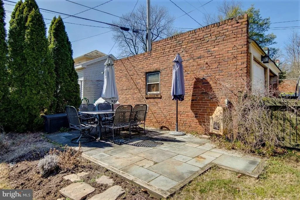 Photo of 620 ALDERSHOT ROAD