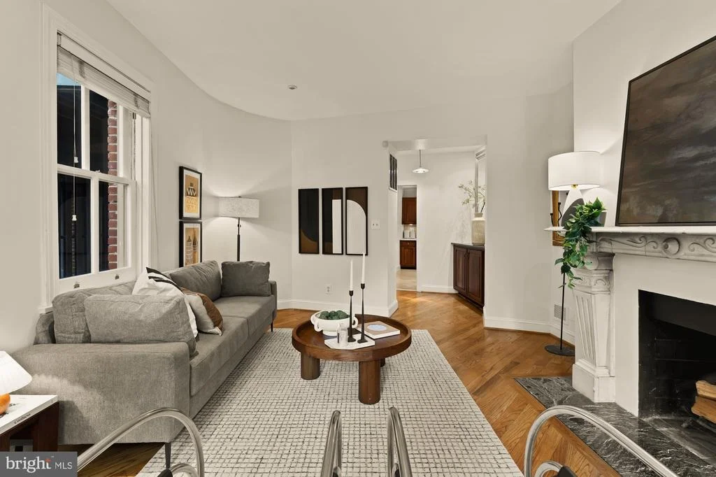 Photo of Unit 2 at 6 LOGAN CIRCLE NW