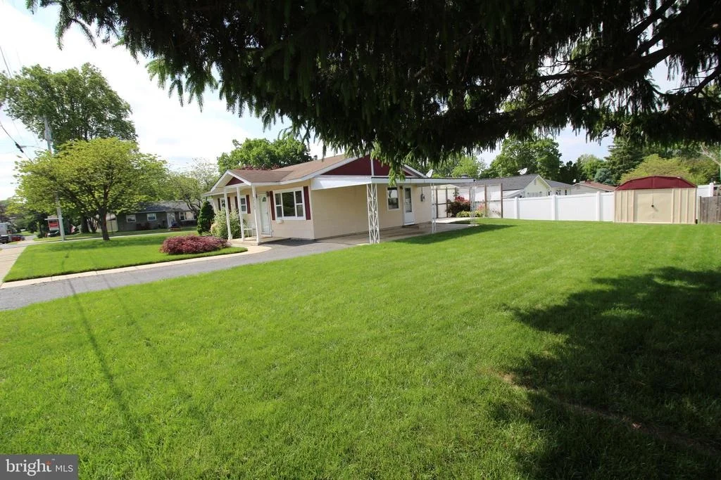 Photo of 315 THOMAS AVENUE