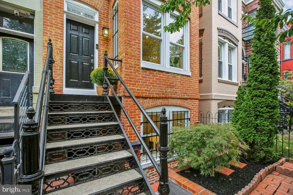 Photo of 1124 G STREET NE