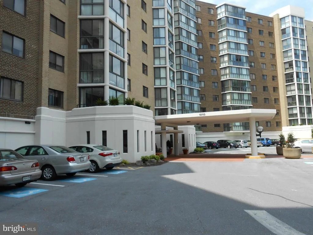 Photo of Unit 3920 at 15115 INTERLACHEN DRIVE