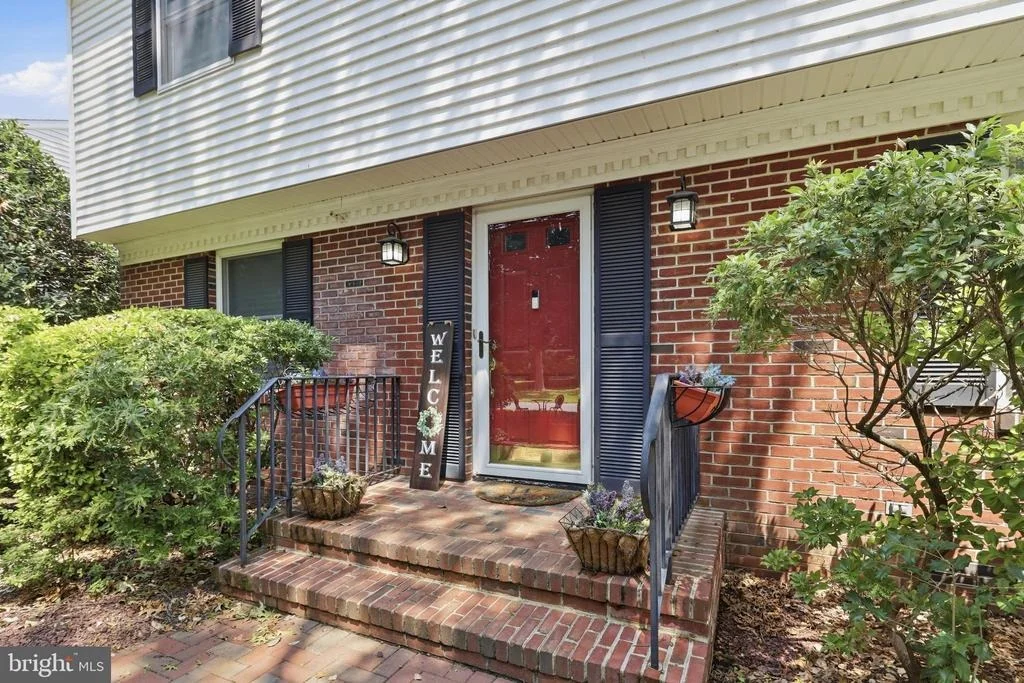 Photo of 101 N FAIRFIELD DRIVE